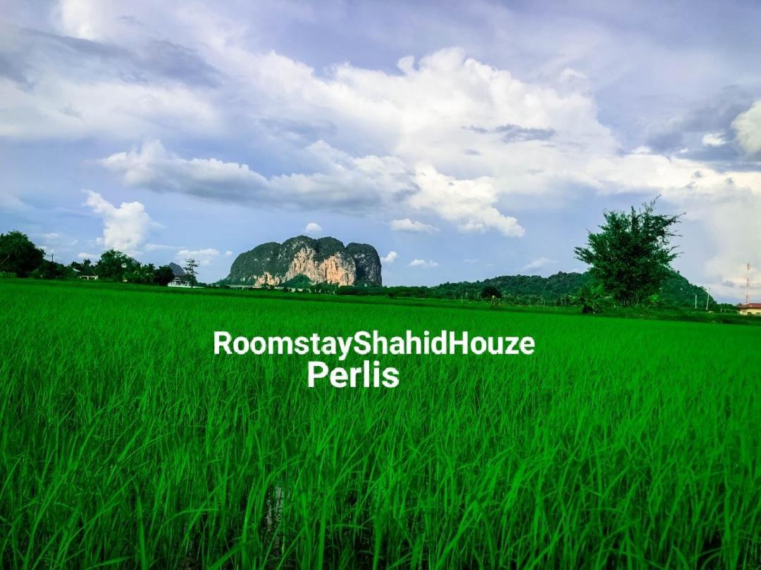Roomstay Shahid Hou'Ze Kangar Exterior photo