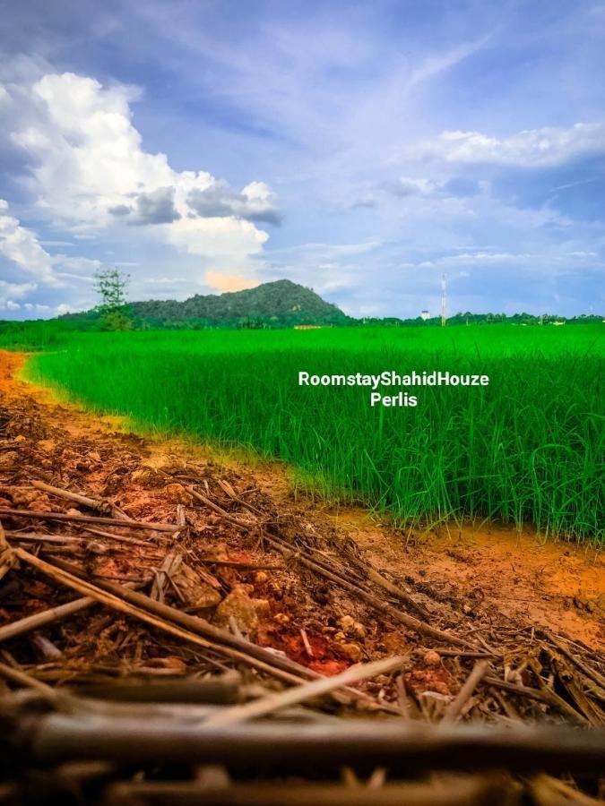 Roomstay Shahid Hou'Ze Kangar Exterior photo
